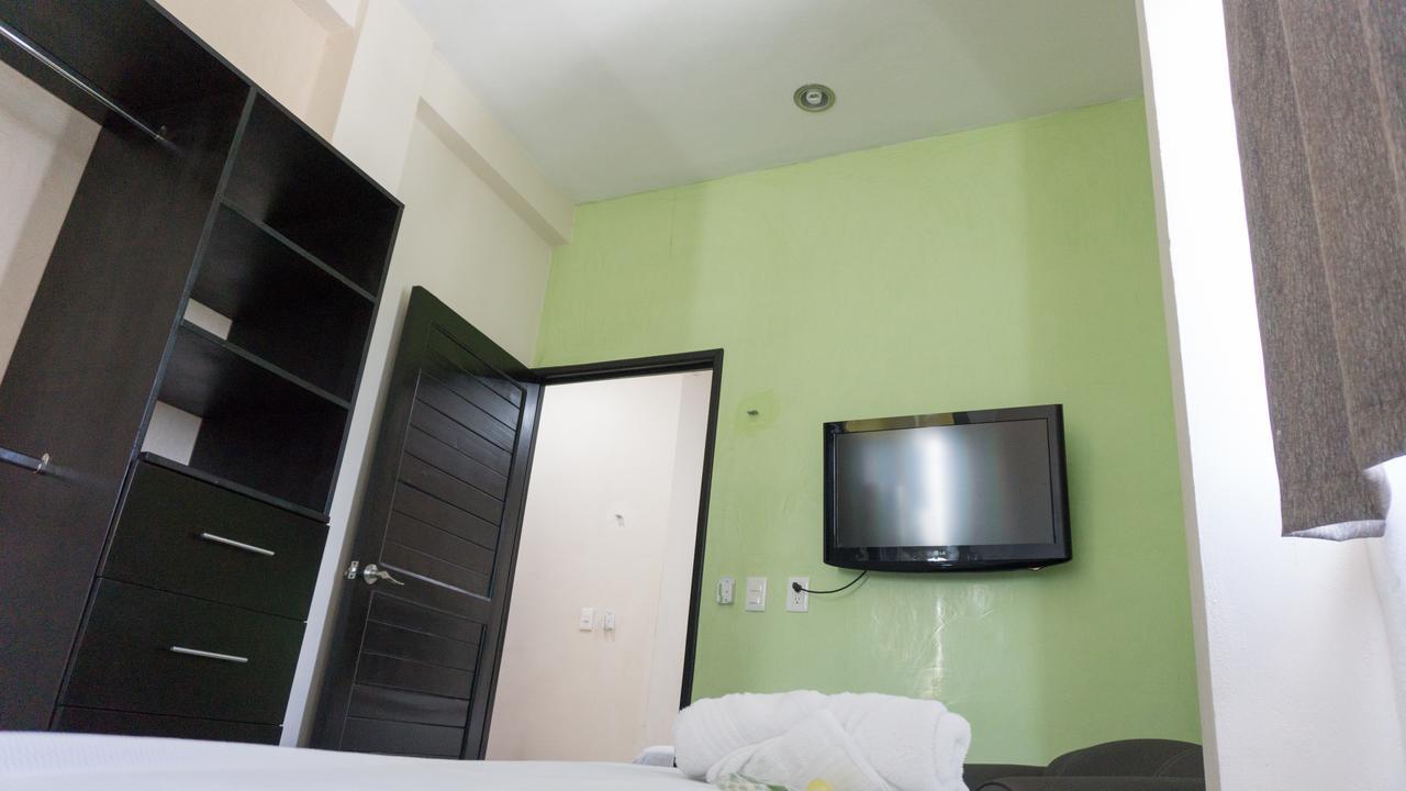 Hotel Suites La Roca Канкун Экстерьер фото