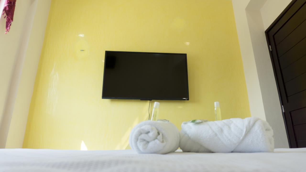 Hotel Suites La Roca Канкун Экстерьер фото