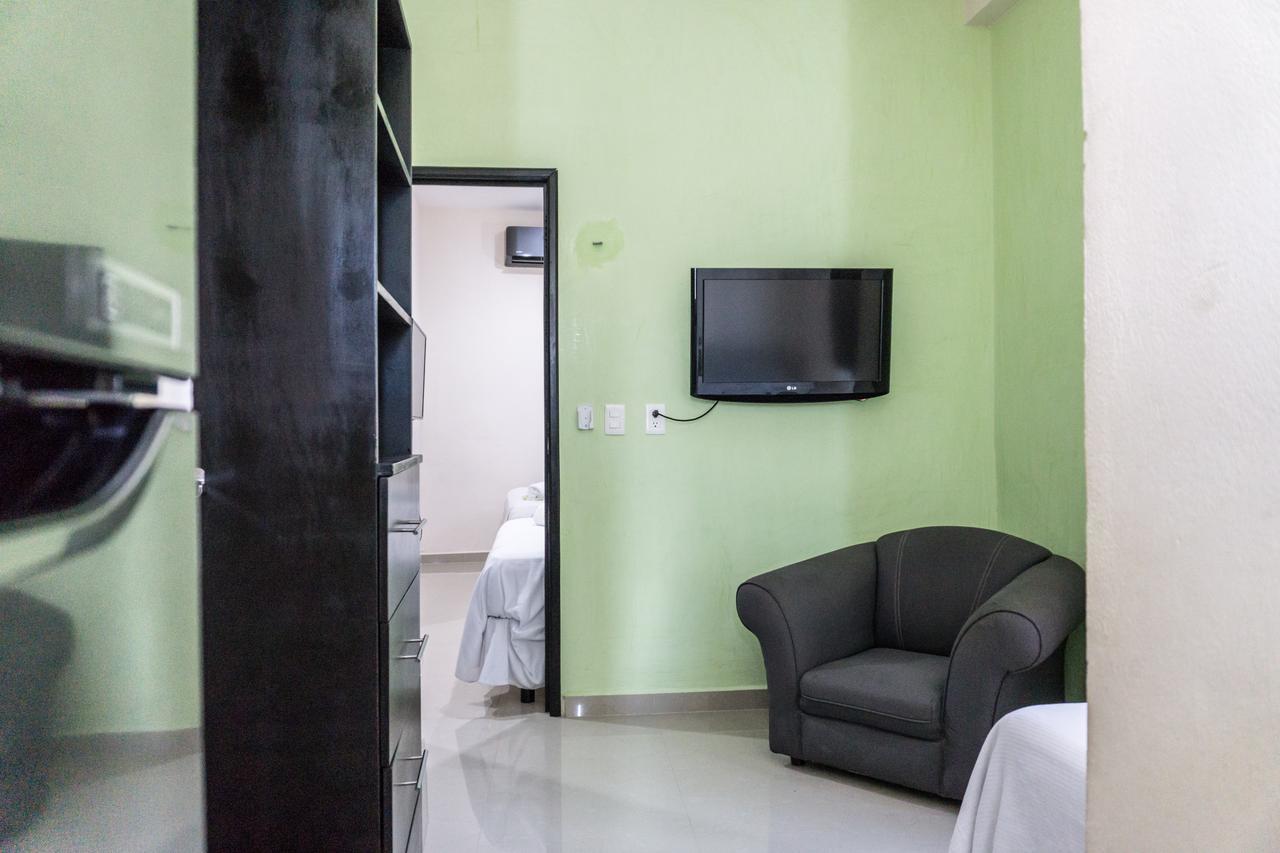 Hotel Suites La Roca Канкун Экстерьер фото