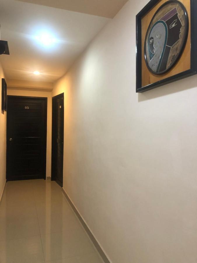 Hotel Suites La Roca Канкун Экстерьер фото