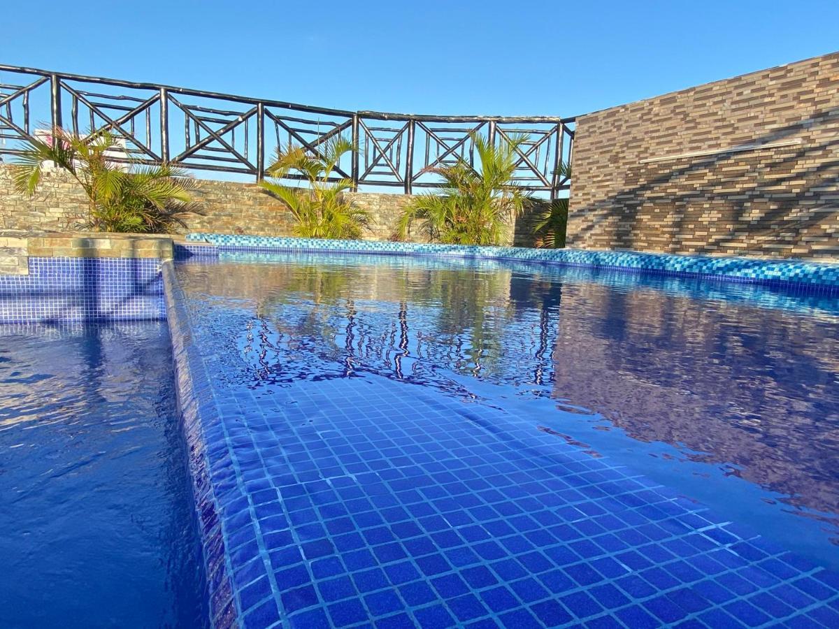 Hotel Suites La Roca Канкун Экстерьер фото